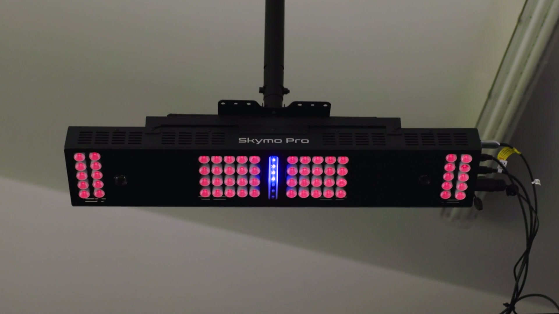 Skymo Pro leuchtet an der Decke